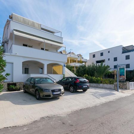Apartments By The Sea Mandre, Pag - 4093 Колан Екстер'єр фото