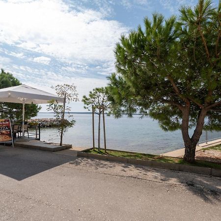 Apartments By The Sea Mandre, Pag - 4093 Колан Екстер'єр фото
