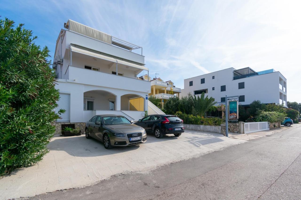 Apartments By The Sea Mandre, Pag - 4093 Колан Екстер'єр фото
